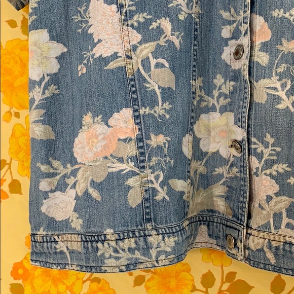 Fun True Vintage Floral Denim Button Down Jacket - Picture 10 of 12